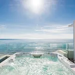 Breath Taking Front Line With Sauna & Jacuzzi *