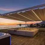 Breath Taking Front Line With Sauna & Jacuzzi *