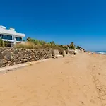 Breath Taking Front Line With Sauna & Jacuzzi