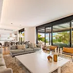 Breath Taking Front Line With Sauna & Jacuzzi Marbella
