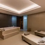 Breath Taking Front Line With Sauna & Jacuzzi