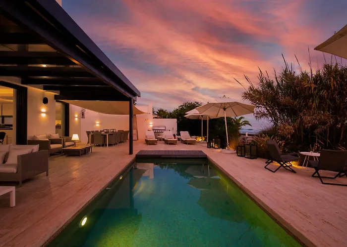 Breath Taking Front Line With Sauna & Jacuzzi *