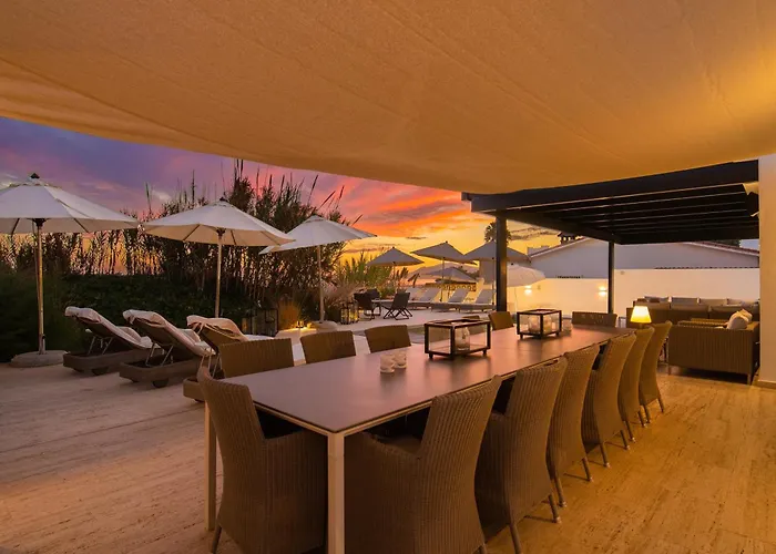 Breath Taking Front Line With Sauna & Jacuzzi