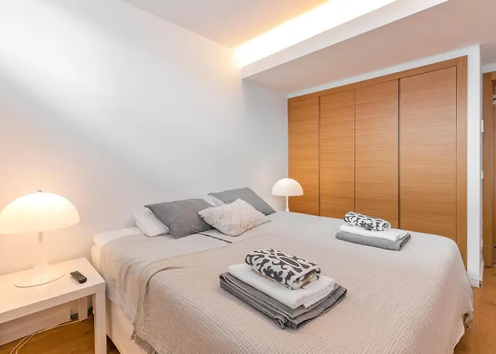 Breath Taking Front Line With Sauna & Jacuzzi *