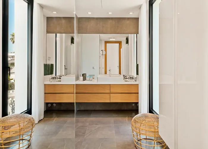 Breath Taking Front Line With Sauna & Jacuzzi Villa *