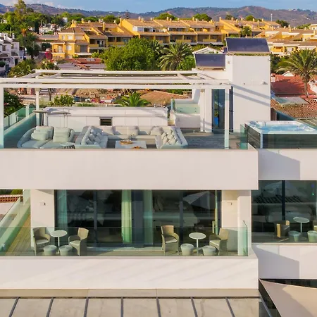 Breath Taking Front Line With Sauna & Jacuzzi מארבלה