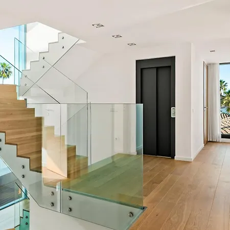 וילה Breath Taking Front Line With Sauna & Jacuzzi מארבלה