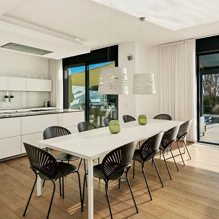 Breath Taking Front Line With Sauna & Jacuzzi * מארבלה