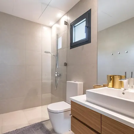 Breath Taking Front Line With Sauna & Jacuzzi וילה