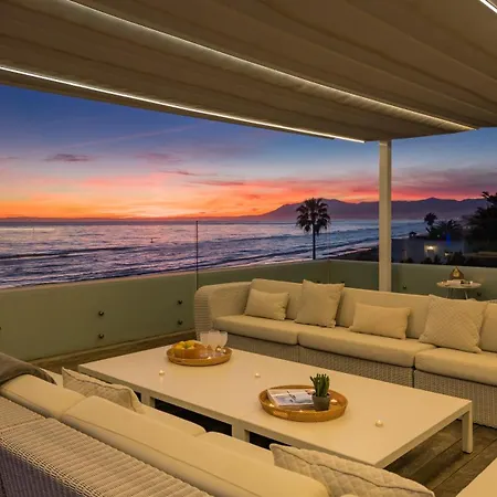 Breath Taking Front Line With Sauna & Jacuzzi Μαρμπέλλα