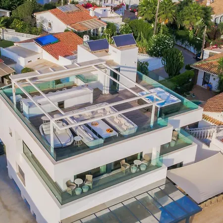 Breath Taking Front Line With Sauna & Jacuzzi *