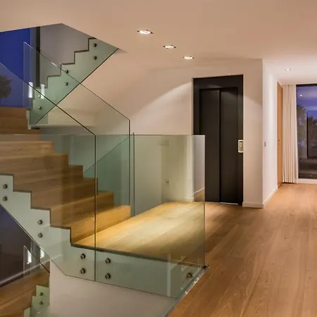 Breath Taking Front Line With Sauna & Jacuzzi *