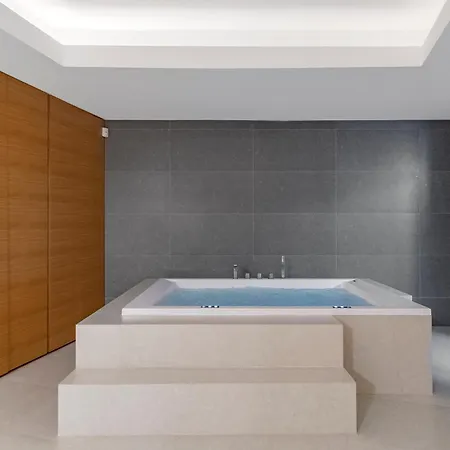 Βίλα Breath Taking Front Line With Sauna & Jacuzzi Μαρμπέλλα