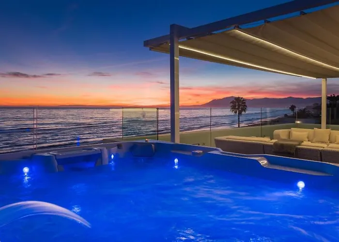 Breath Taking Front Line With Sauna & Jacuzzi *