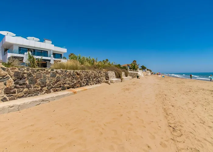 Breath Taking Front Line With Sauna & Jacuzzi