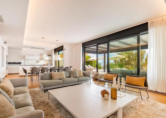 Breath Taking Front Line With Sauna & Jacuzzi Marbella