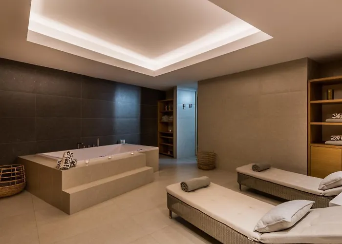 Breath Taking Front Line With Sauna & Jacuzzi