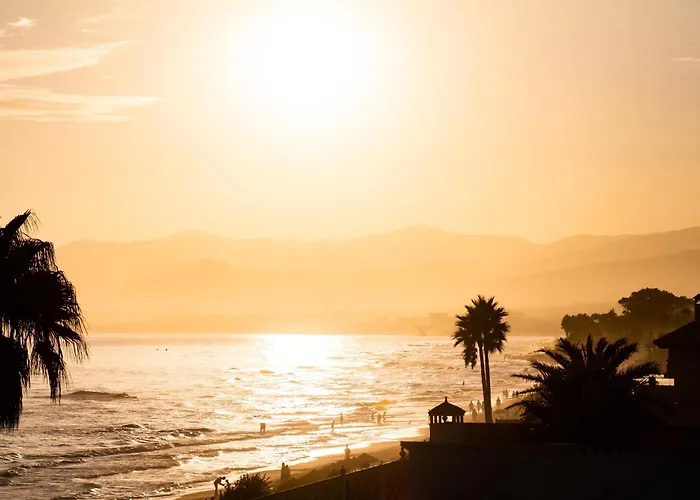 Breath Taking Front Line With Sauna & Jacuzzi 别墅