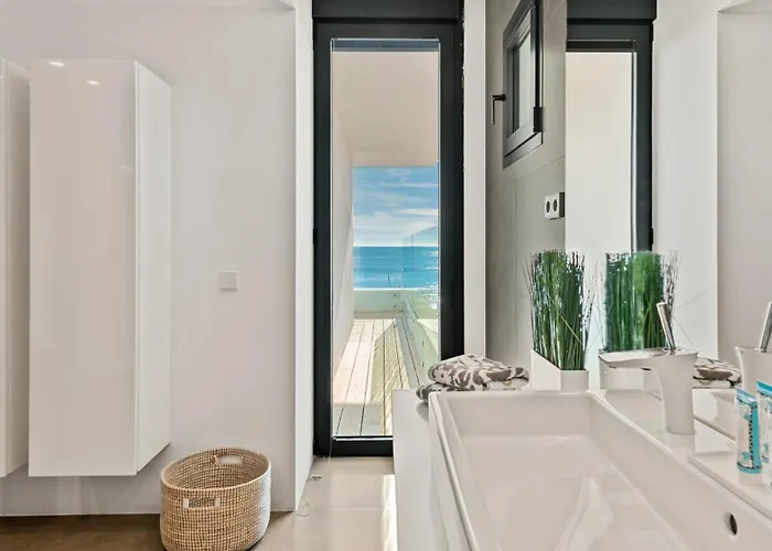 Breath Taking Front Line With Sauna & Jacuzzi 别墅 *