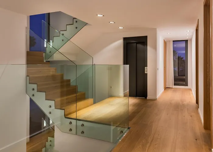 Breath Taking Front Line With Sauna & Jacuzzi *