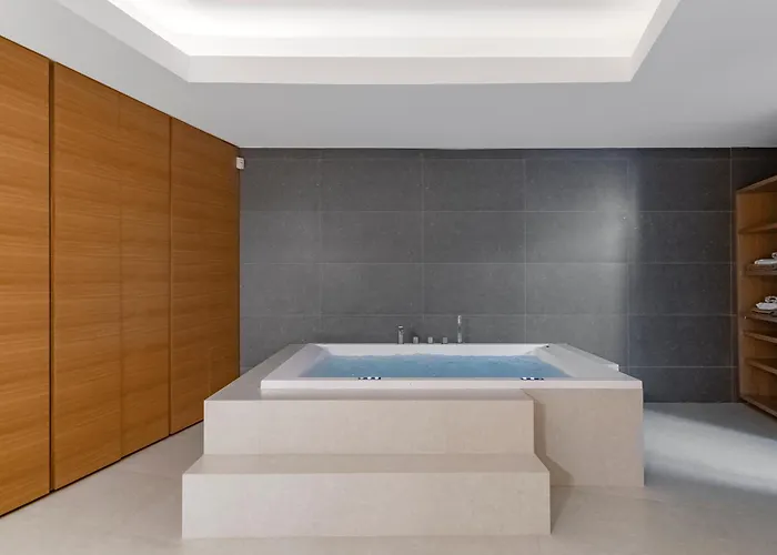 别墅 Breath Taking Front Line With Sauna & Jacuzzi 马尔韦利亚