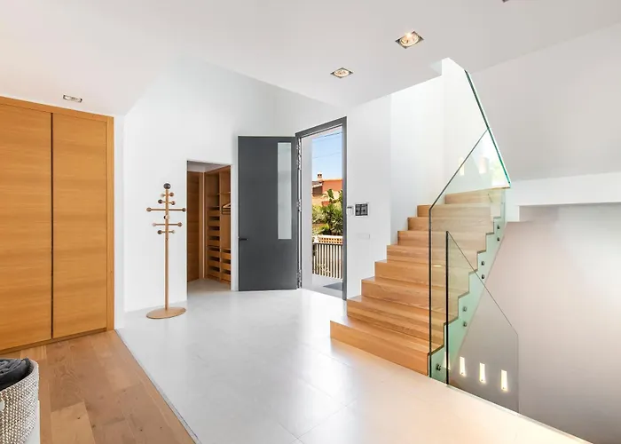 Breath Taking Front Line With Sauna & Jacuzzi 马尔韦利亚