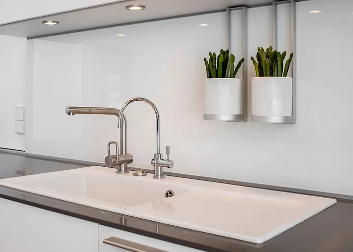 Breath Taking Front Line With Sauna & Jacuzzi 马尔韦利亚