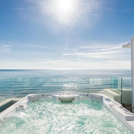 Breath Taking Front Line With Sauna & Jacuzzi *