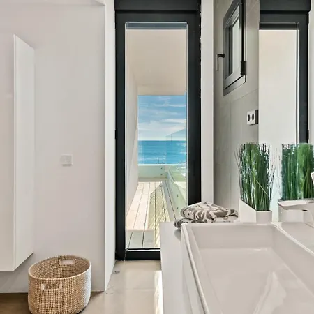 Breath Taking Front Line With Sauna & Jacuzzi Вилла *