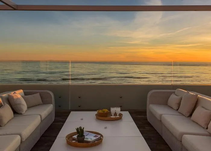 Breath Taking Front Line With Sauna & Jacuzzi